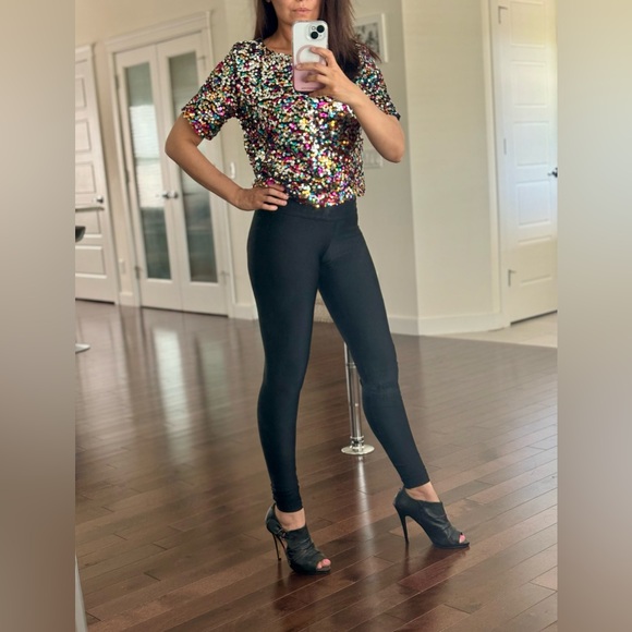 H&M XS sequin crop top, short sleeves, round neck, excellent condition. - Picture 4 of 8